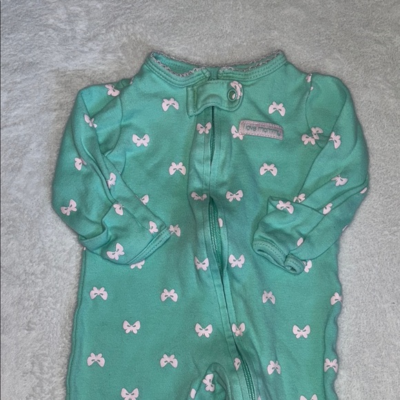 (2 for $10) Carter's Green and Pink bow Footie / sleeper One Piece 🎀 - Picture 3 of 6
